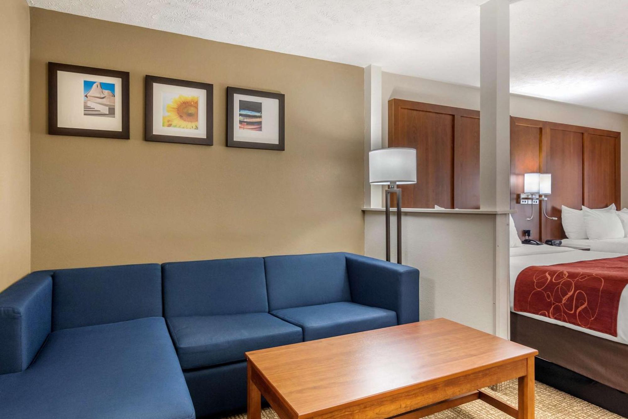 Comfort Suites Speedway - Kansas City Dış mekan fotoğraf