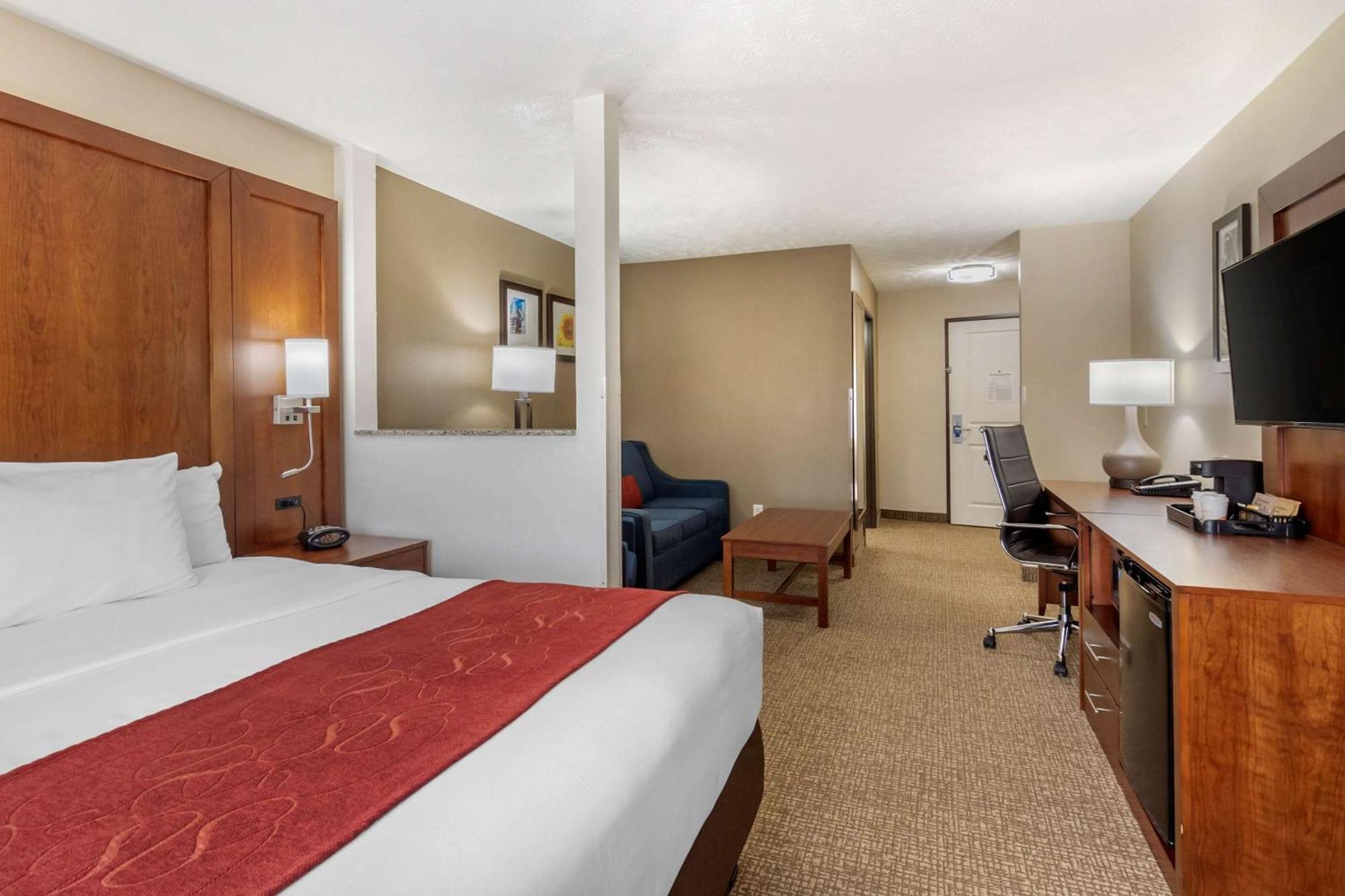 Comfort Suites Speedway - Kansas City Dış mekan fotoğraf